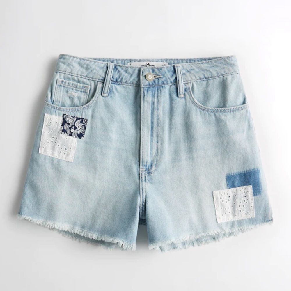 HOLLISTER CURVY ULTRA HIGH-RISE LIGHT WASH PATCHWORK‎ VINTAGE RELAXED MOM SHORT